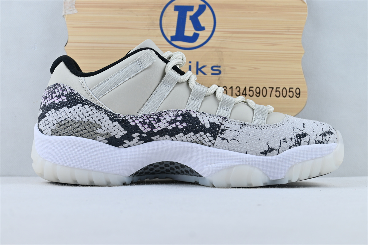 Air Jordan 11 Low snakeskin Light Bone