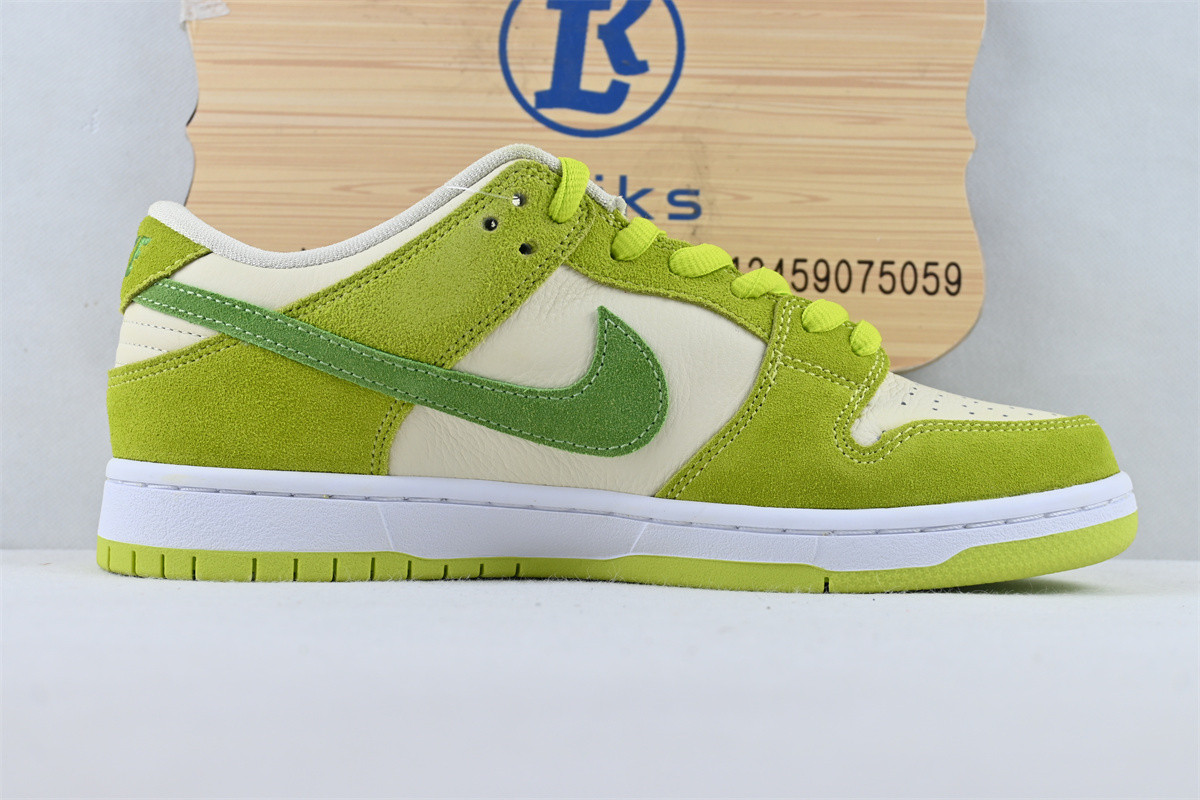 Nike SB Dunk Low Green Apple
