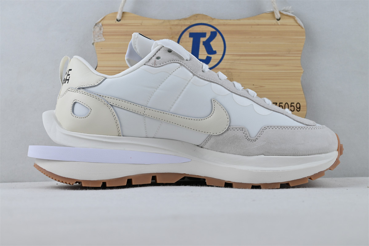 Nike Vaporwaffle sacai Sail Gum