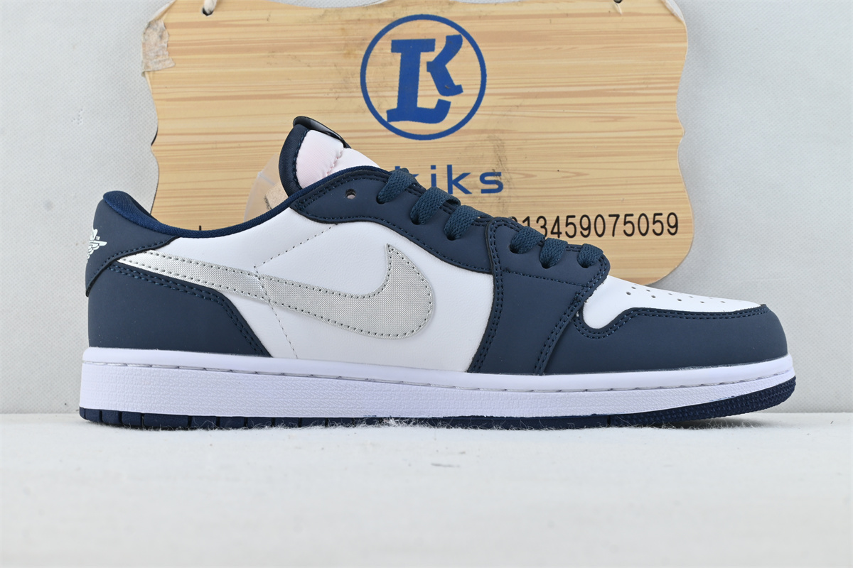 Jordan 1 Low SB Midnight Navy