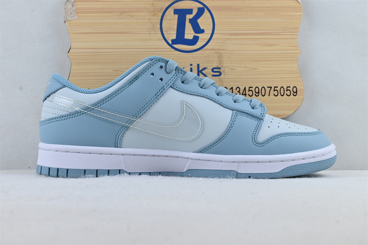Nike Dunk Low "Aura Clear"