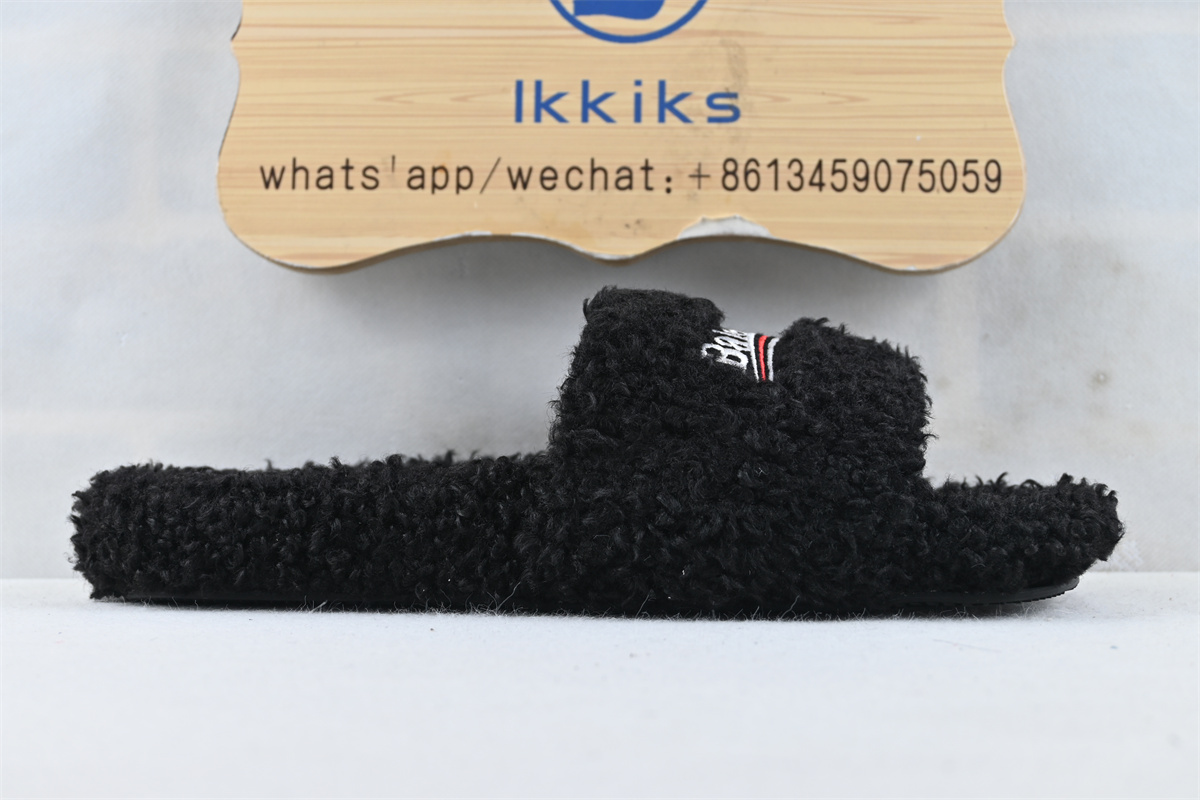 Balanciaga Furry Slide Black