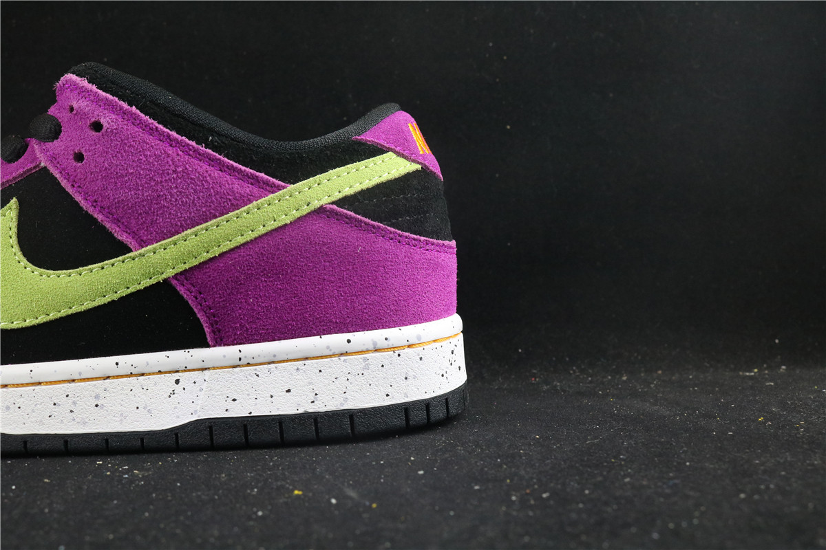 Nike Dunk Low "Red Plum"